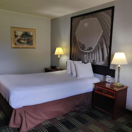 Sprucewood Inn Elyria Extérieur photo
