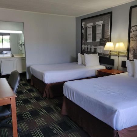 Sprucewood Inn Elyria Extérieur photo